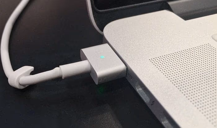 Turning On and Starting Up a MacBook